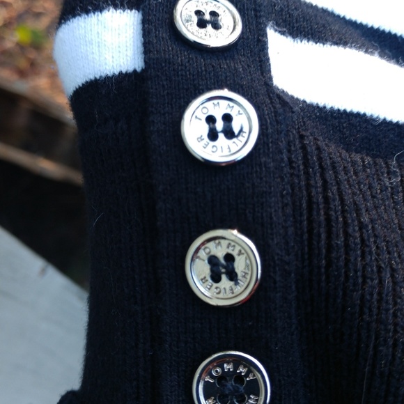 Tommy Hilfiger black & white sweater - Picture 6 of 6